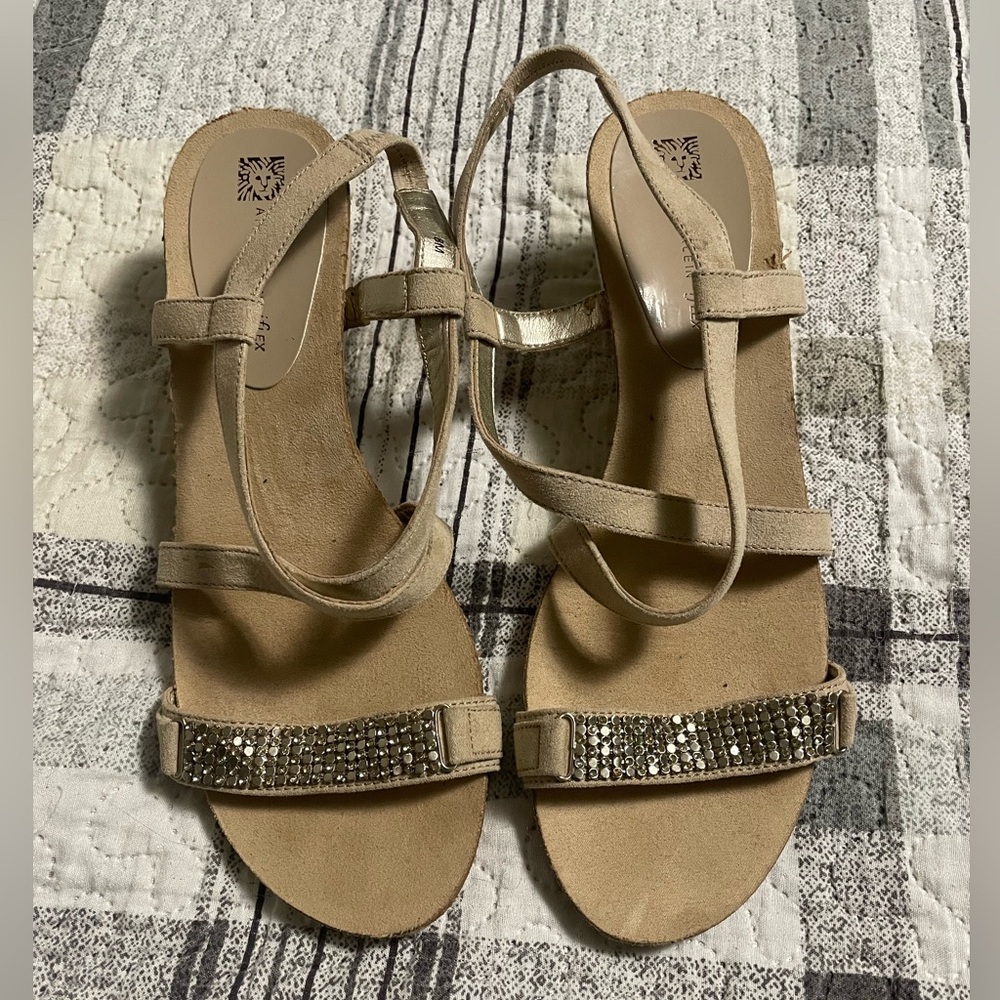 Anne Klein Beige Strappy Sandals with Gold Accents Size 8 EUC